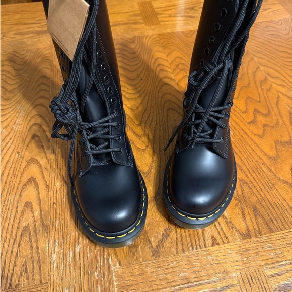 Dr. Martens Women's 1914 Lug Sole Sz 5 Combat Boots Black Leather 14 Eye Grunge - Picture 6 of 12